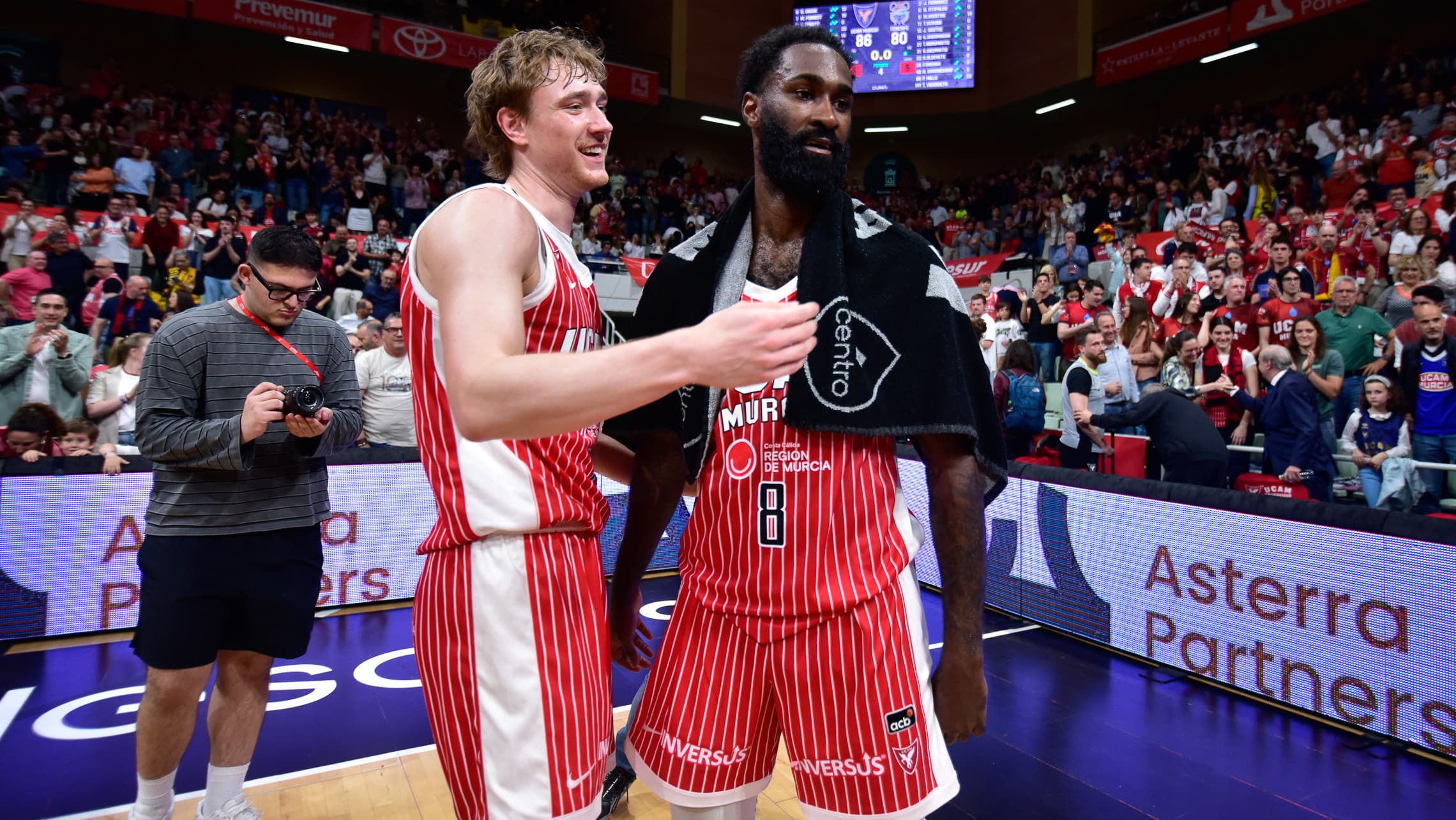 Raieste y Sant-Roos celebran un triunfo vital.