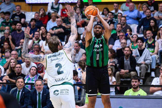 Asisa Joventut, sin piedad ante el Unicaja en el final del duelo de la Jornada 29 (95-74)