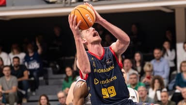 Artem Pustovyi se hace grande en la zona