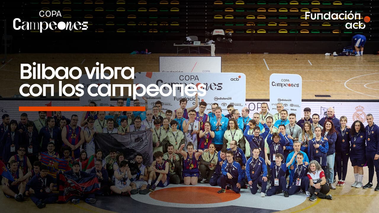 Foto de familia tras la Copa Campeones en Bilbao
