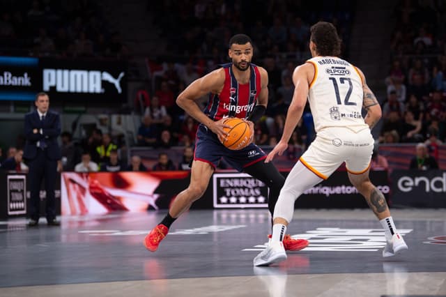 Kosner Baskonia tumba a UCAM Murcia y aprieta la 2ª plaza (87-80)