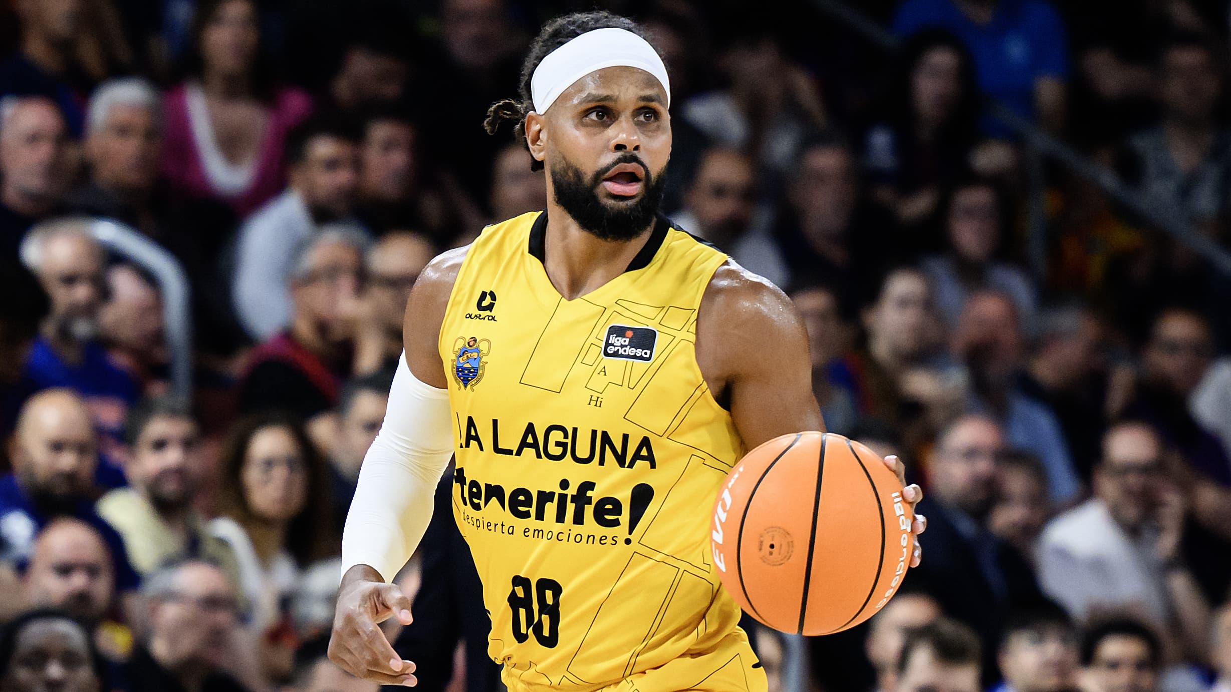 Patty Mills maneja el balón en el Palau