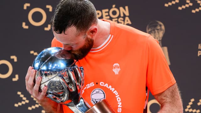 Matt Costello finaliza su brillante etapa taronja