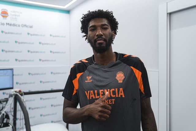 Armoni Brooks, Elias Valtonen y Mo Gueye completan su fichaje con Valencia Basket