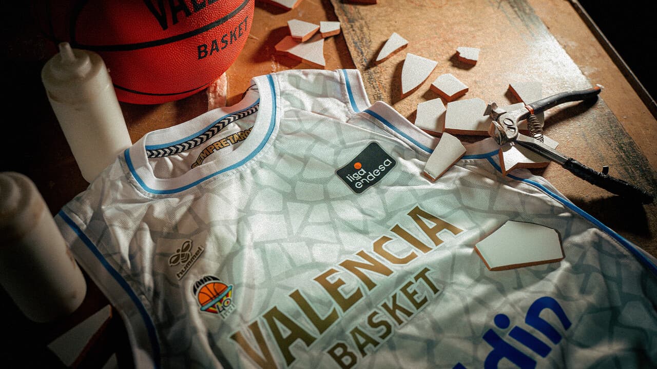 Tercera equipación de Valencia Basket