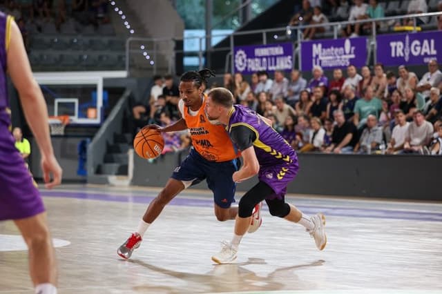 Leyma Coruña supera a Palencia tras una prórroga