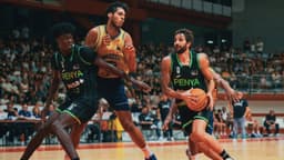Ricky Rubio entrando a canasta