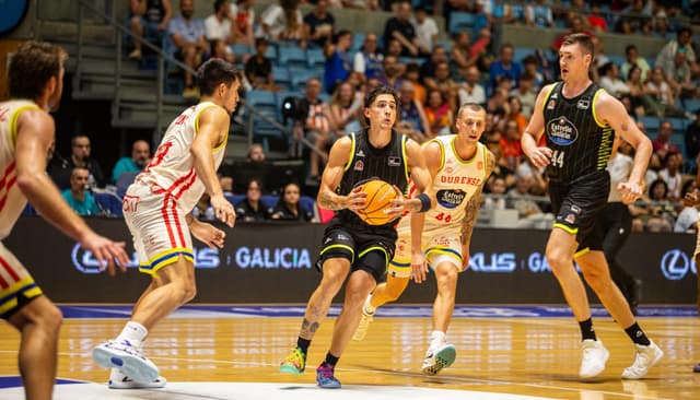 El Leyma Básquet Coruña remonta al Ourense y se clasifica para la final de la Copa Galicia (94-89)