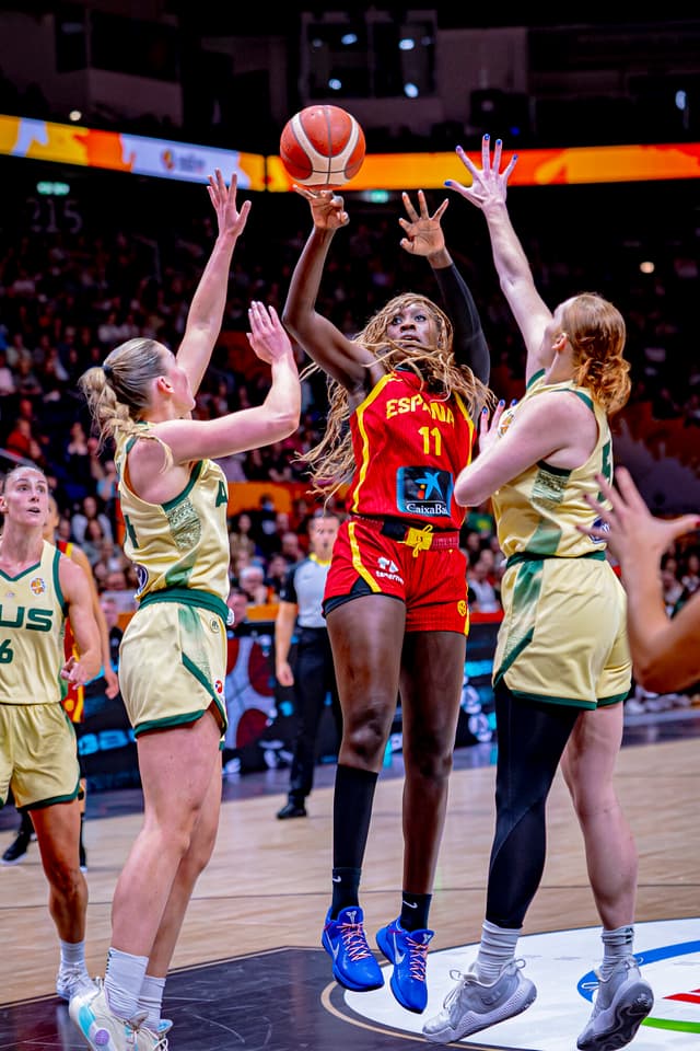 España tumba a Australia y sueña con las medallas (66-89)