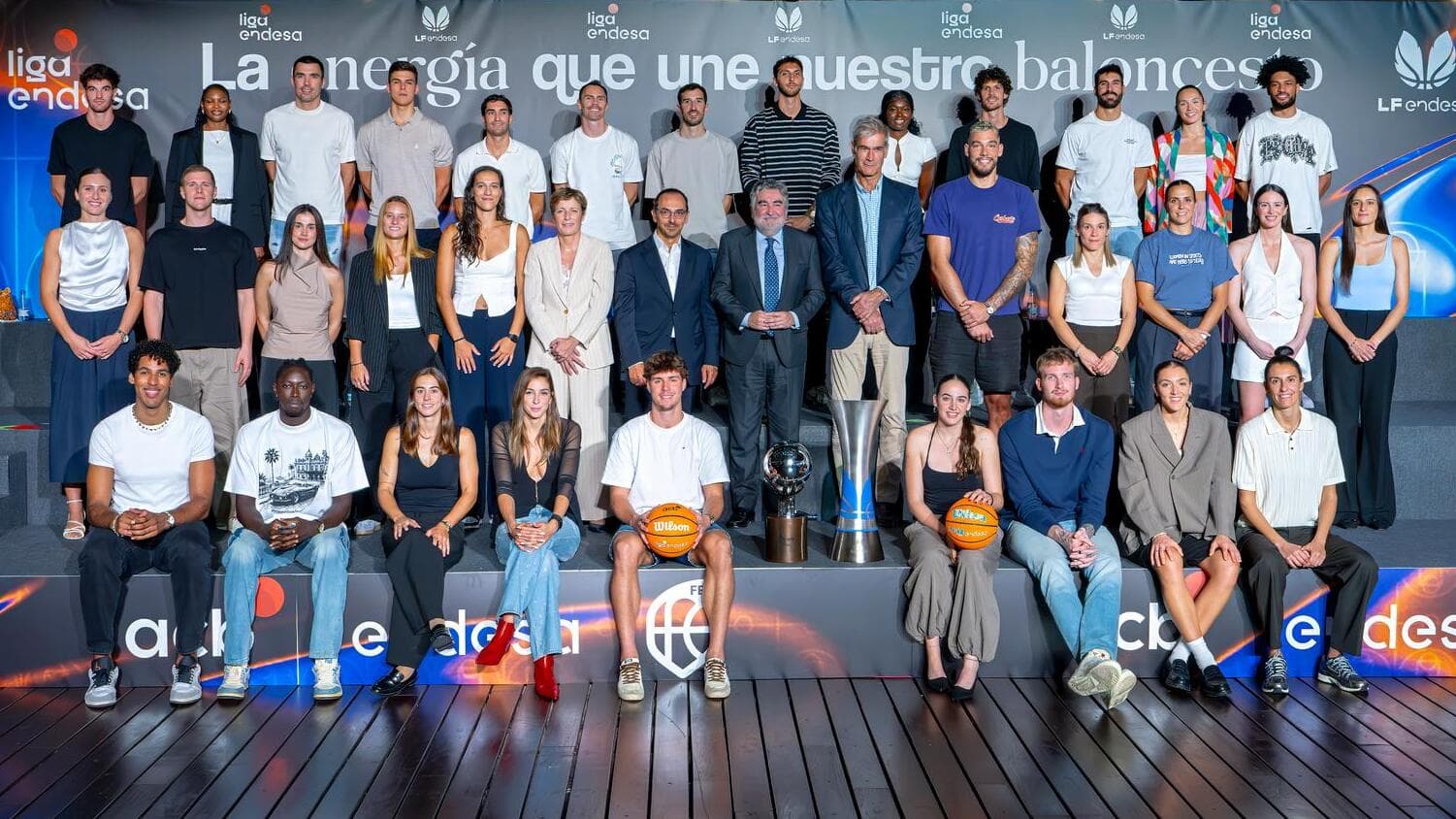 Foto de familia presentación temporada Liga Endesa y Liga Femenina Endesa 2026-27