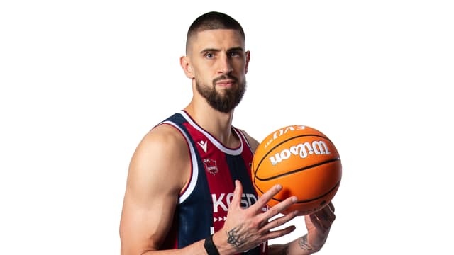 Saski Baskonia y Alex Len han acordado de mutuo acuerdo rescindir el contrato que vinculaba a ambas partes