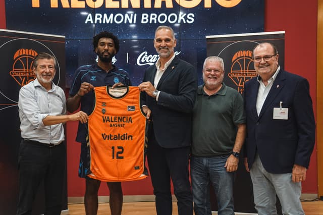 Armoni Brooks: "Desempeñaré el papel que el entrenador considere que es mejor"