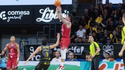 Jaworski se viste de héroe