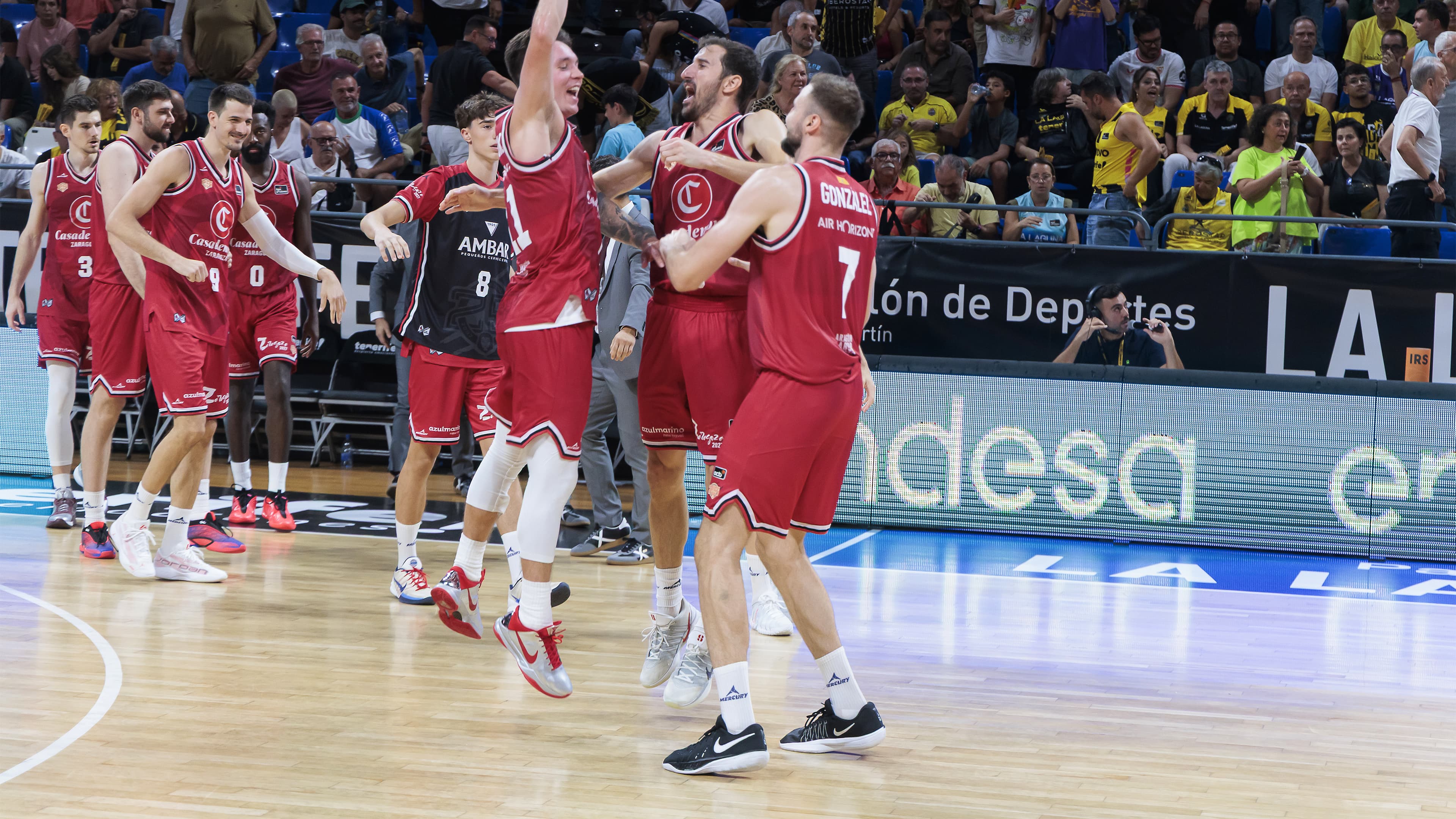 Jaworski se viste de héroe