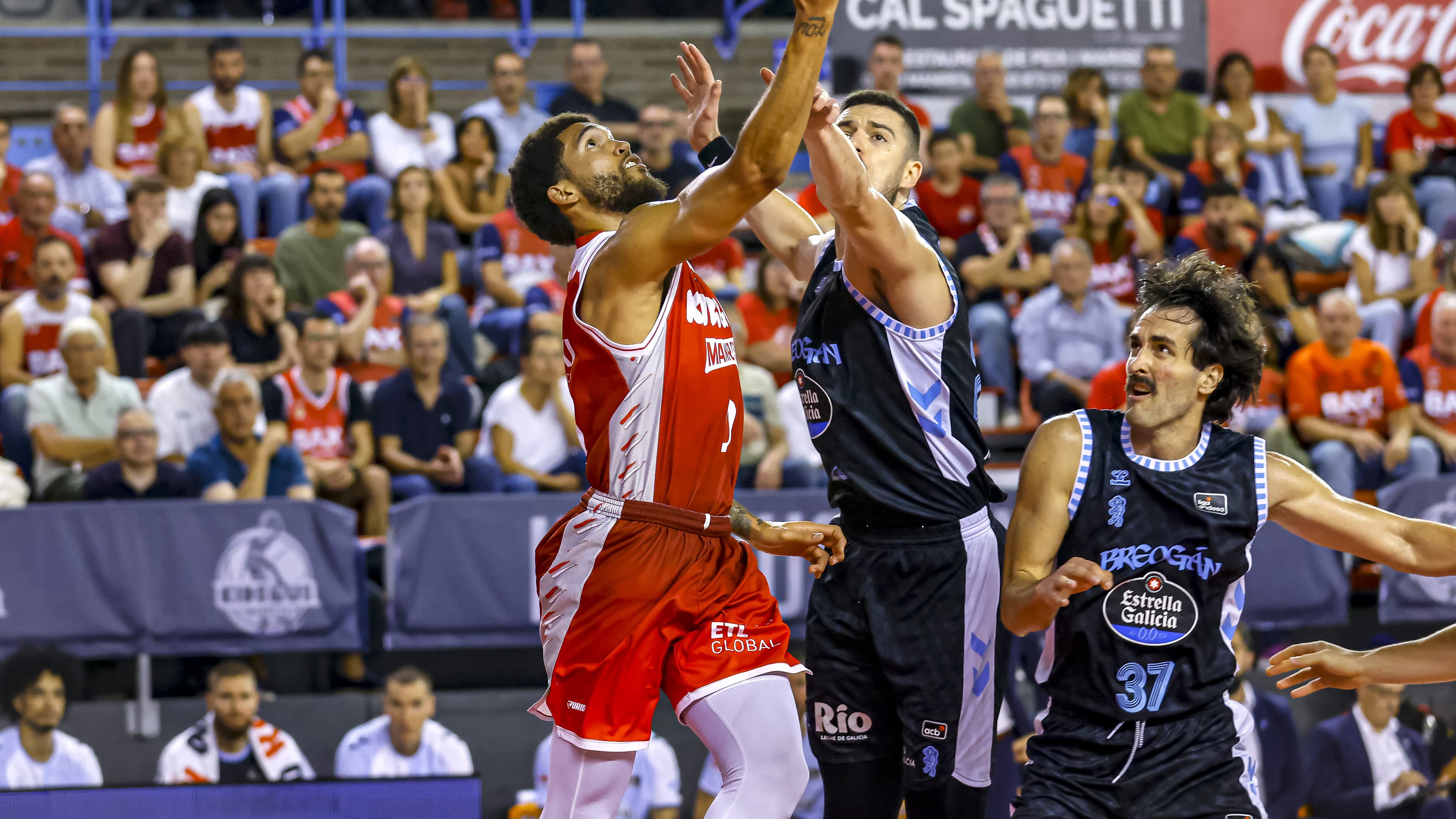 Lance de juego del Kids&Us Manresa-Río Breogán