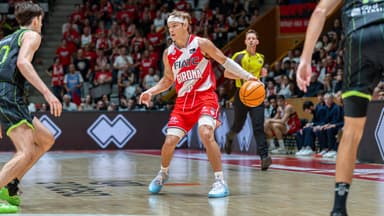 Mac McClung controla el balón ante la Penya