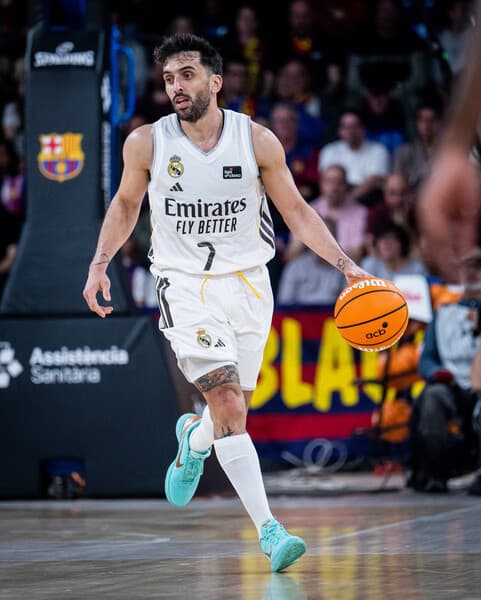 🎷 CAMPAZZO dirige la sinfonía blanca del Clásico