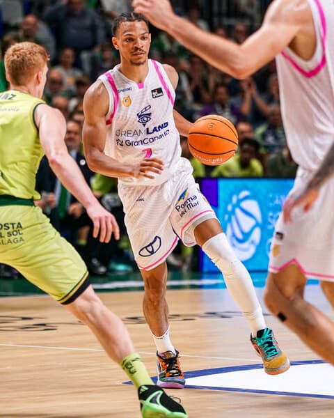 🥶 WONG fuerza la prórroga y lidera el triunfo canario