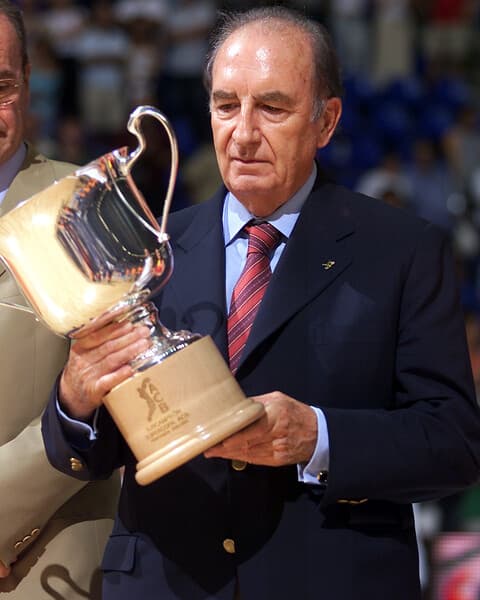 Minuto de silencio en honor a Eduardo Portela