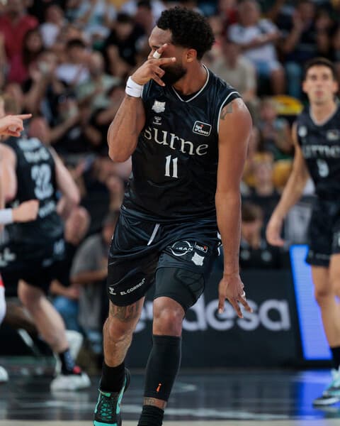 ⭐ Darrun HILLIARD, primera estrella en romperla