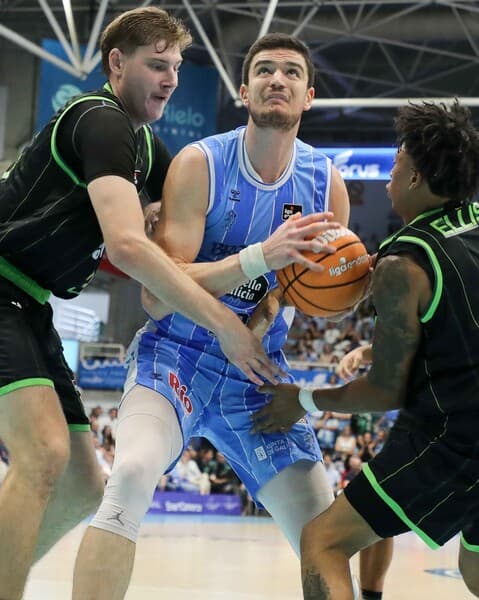 😤 BRANKOVIC, imperial en el primer triunfo lucense