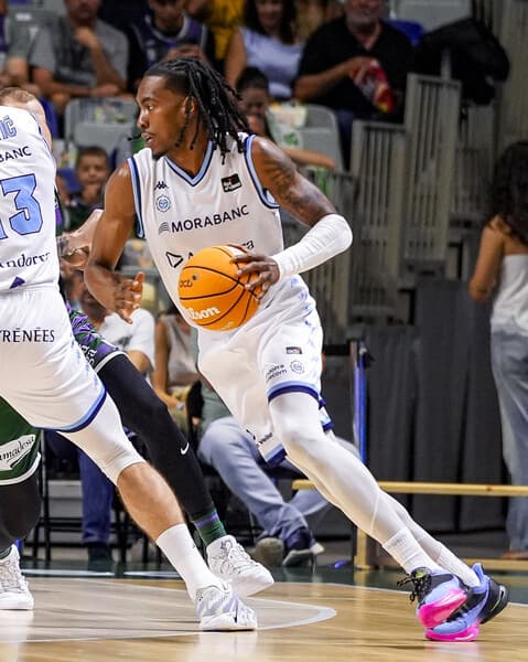 👌 Wes IWUNDU presenta sus poderes