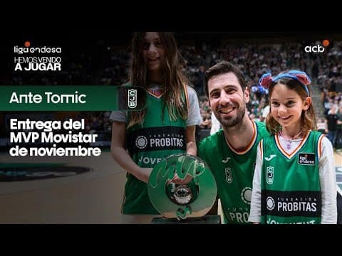 Ante Tomic recibe su trofeo como MVP Movistar de noviembre