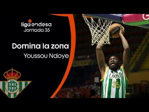 Youssou Ndoye domina la zona