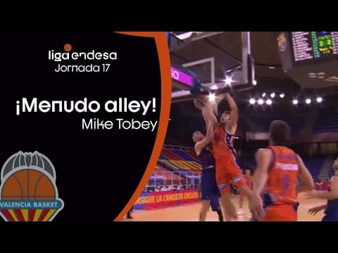 Tremendo alley oop de Mike Tobey