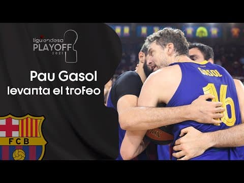 Mirotic y Oriola convencen a Pau Gasol para que levante el trofeo