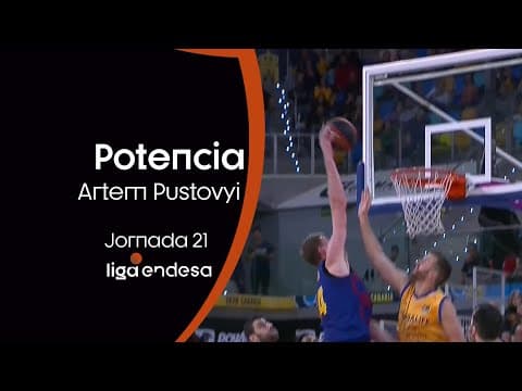 Artem Pustovyi machaca el aro