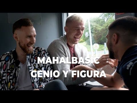 Rasid Mahalbasic bromea en el autobús