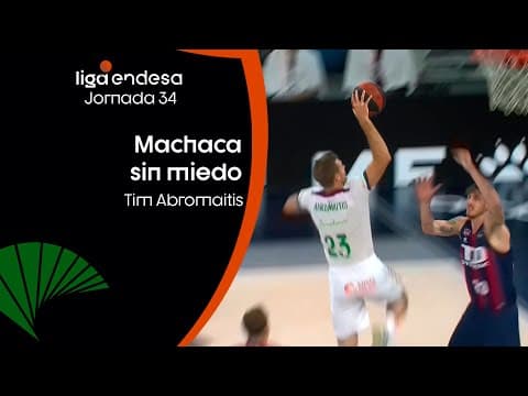 Tim Abromaitis la hunde por encima de Polonara