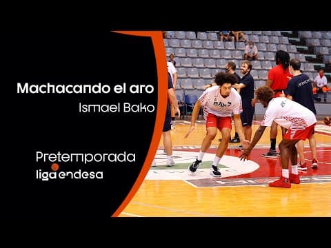 Ismael Bako machaca el aro