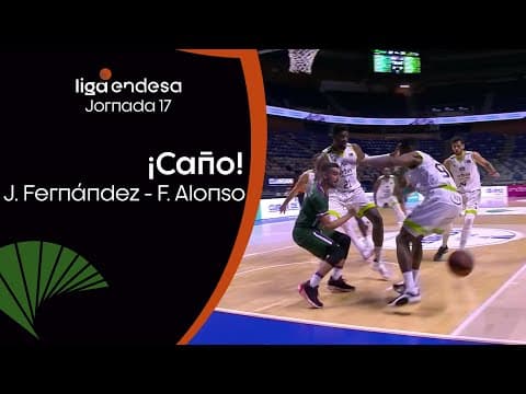 Caño de Jaime para el triple de Francis Alonso