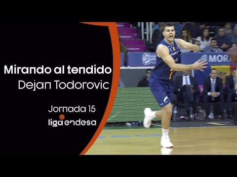 Pase mirando al tendido de Todorovic