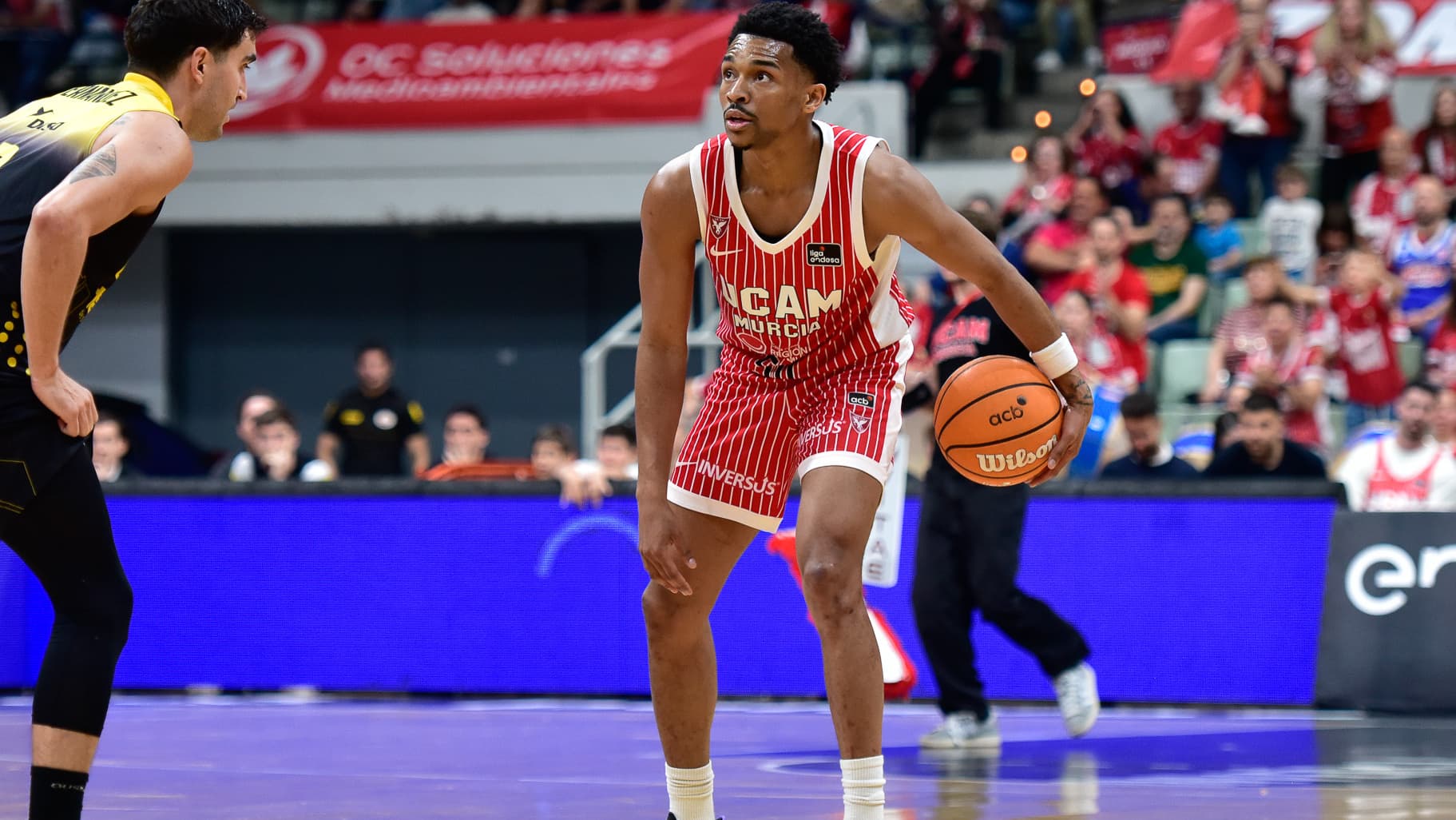 Jaylen Hands dirigiendo el juego de UCAM Murcia