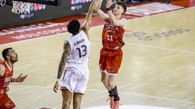 El BAXI Manresa le regala a su afición un triunfo ante el Real Madrid (94-87)